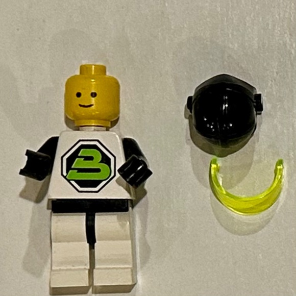 LEGO🚀🧑‍🚀 Blacktron 2 Spaceman Minifigure w/ Jet Pack (sp051 or sp055) - Picture 7 of 16